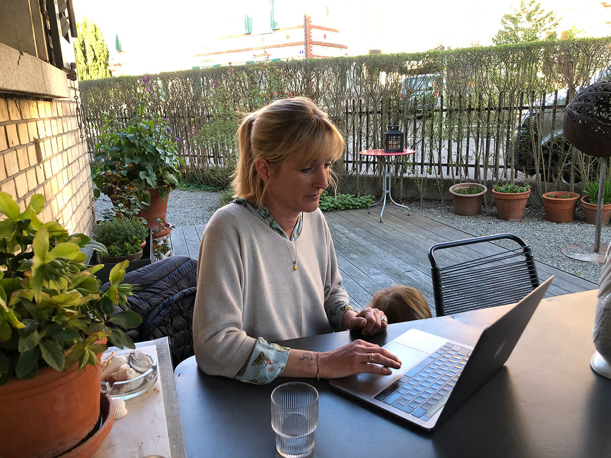 Denise Nick im Homeoffice